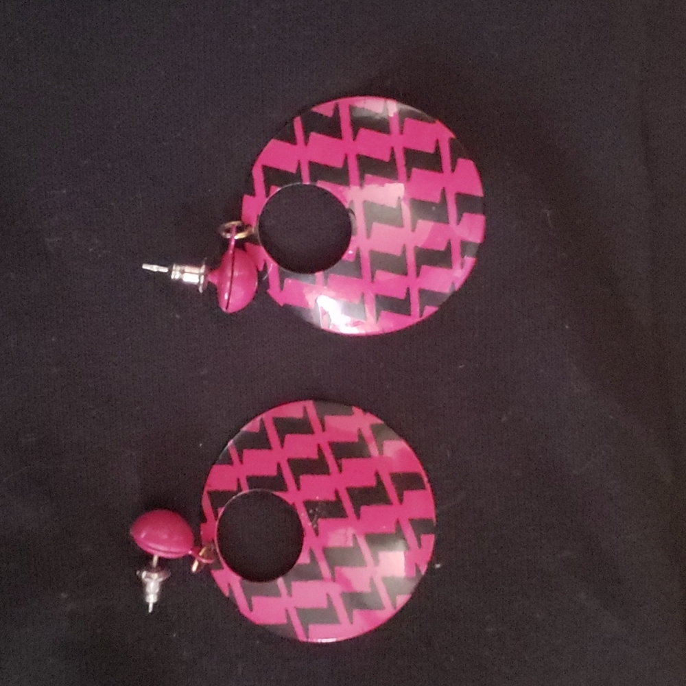 80's Retro Earrings Hot Pink and black Metal